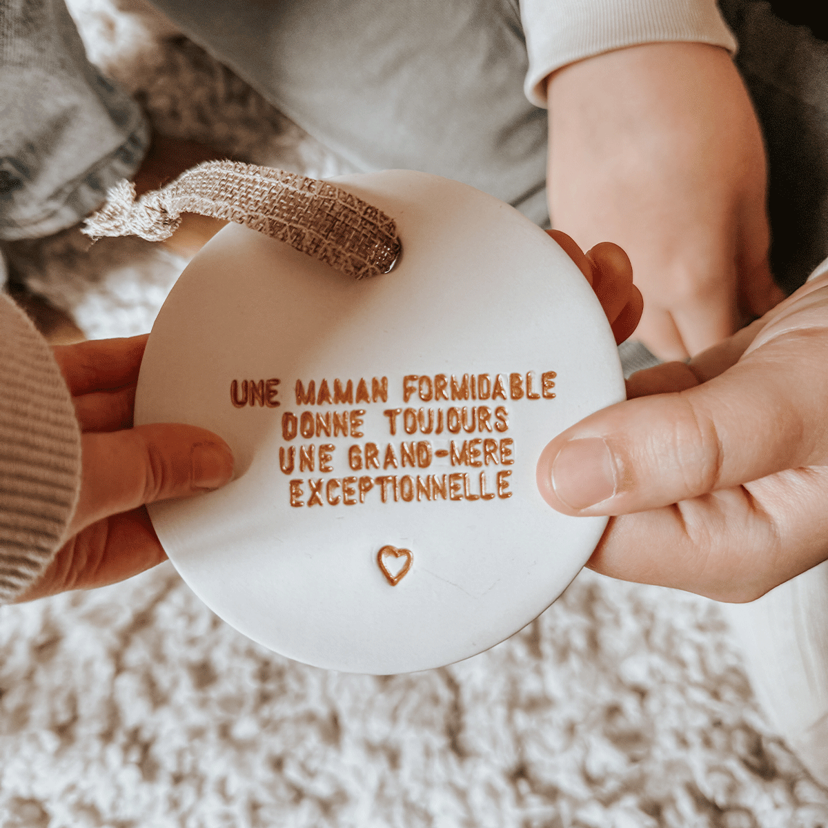 médaillon-une-grand-mère-exceptionnelle-lien-en-jute-la-dinette-d-alberte-2