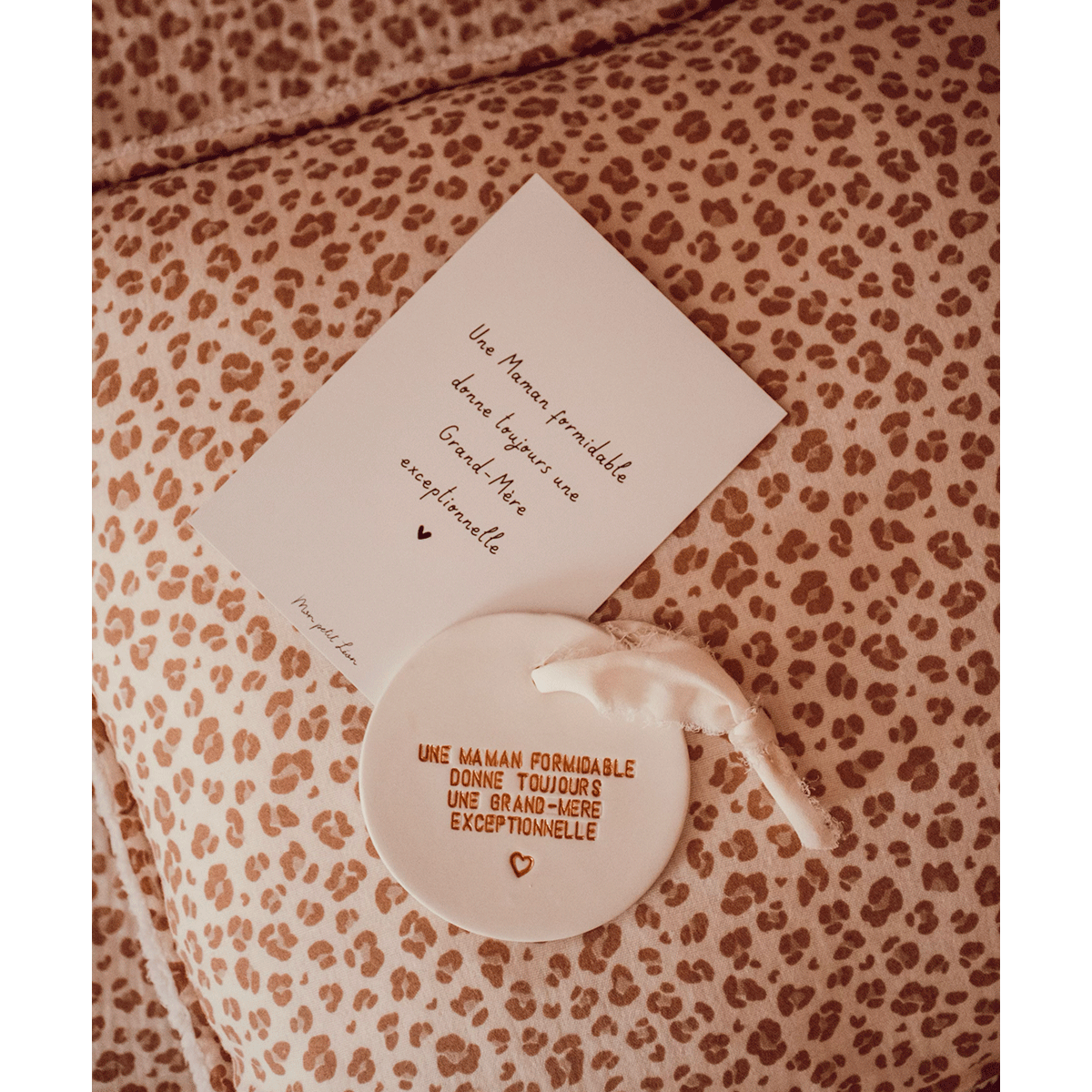 medaillon-une-grand-mere-exceptionnelle-lien-mousseline-blanche-la-dinette-d-alberte-2