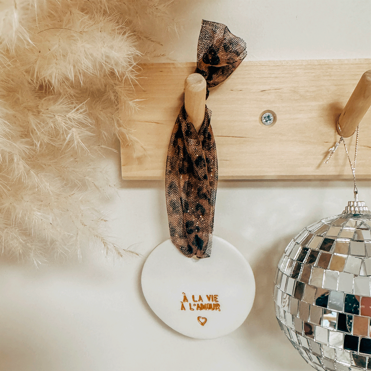 moyen-medaillon-leopard-paillettes-a-la-vie-a-l-amour-3