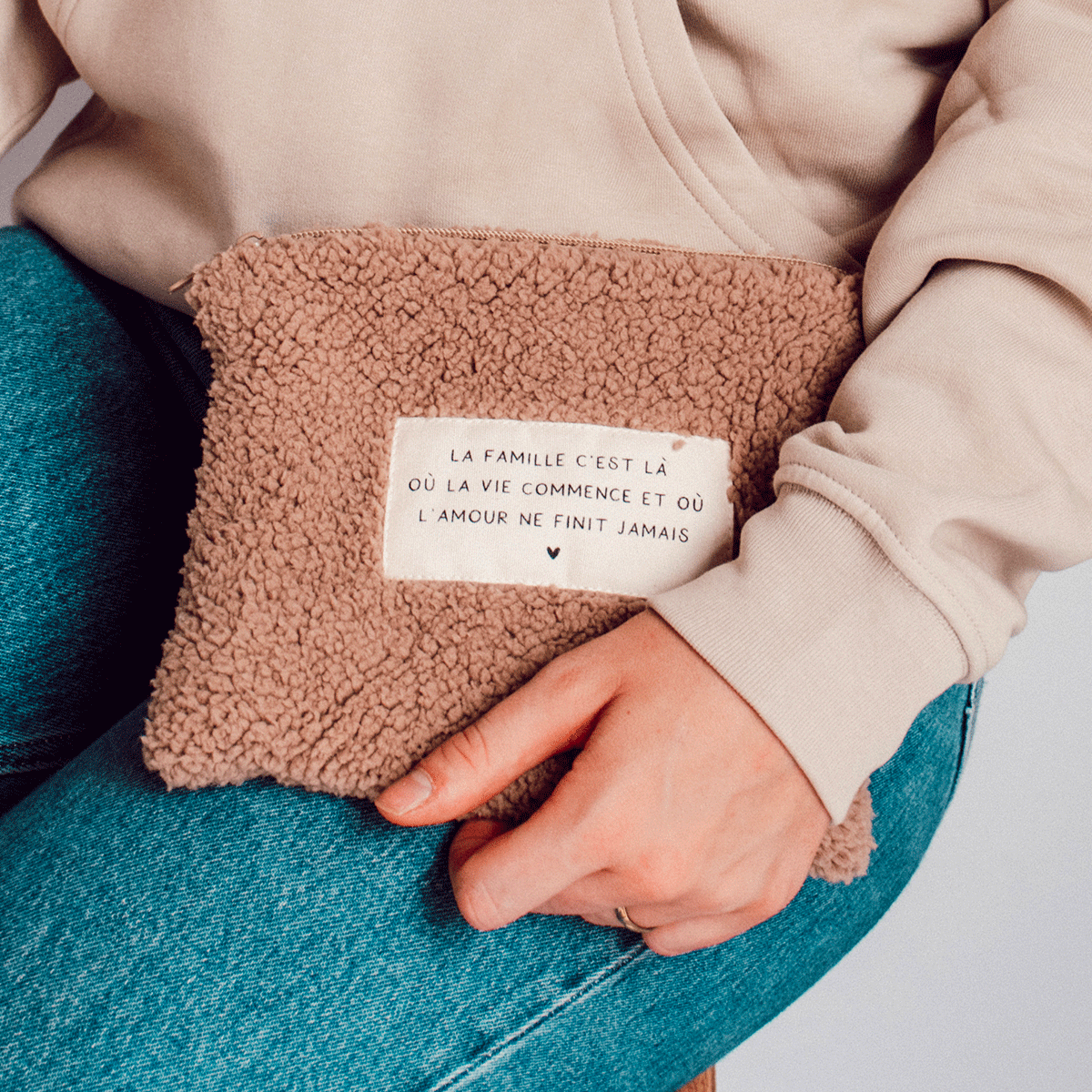 pochette-moyenne-moumoute-noisette-5