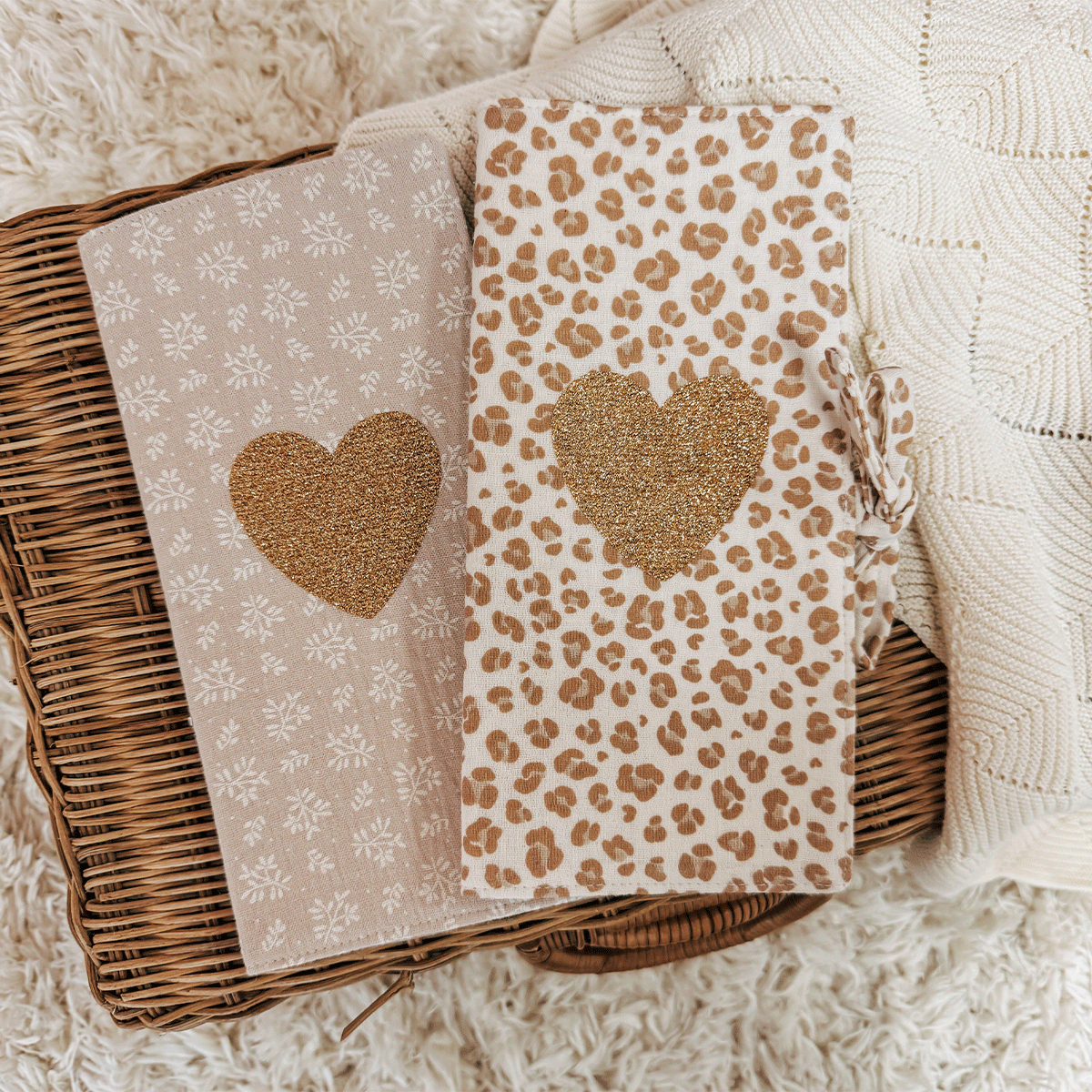 protège-livret-de-famille-gaze-léopard-coeur-paillette-2