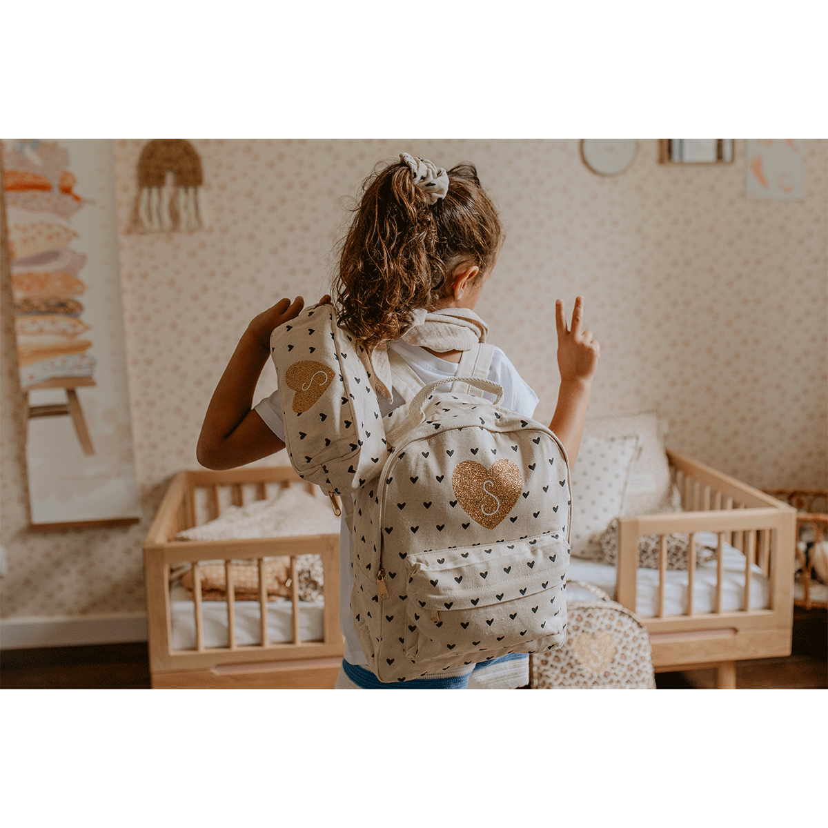 trousse-rectangle-petits-coeurs-coeur-paillette-initiale-3