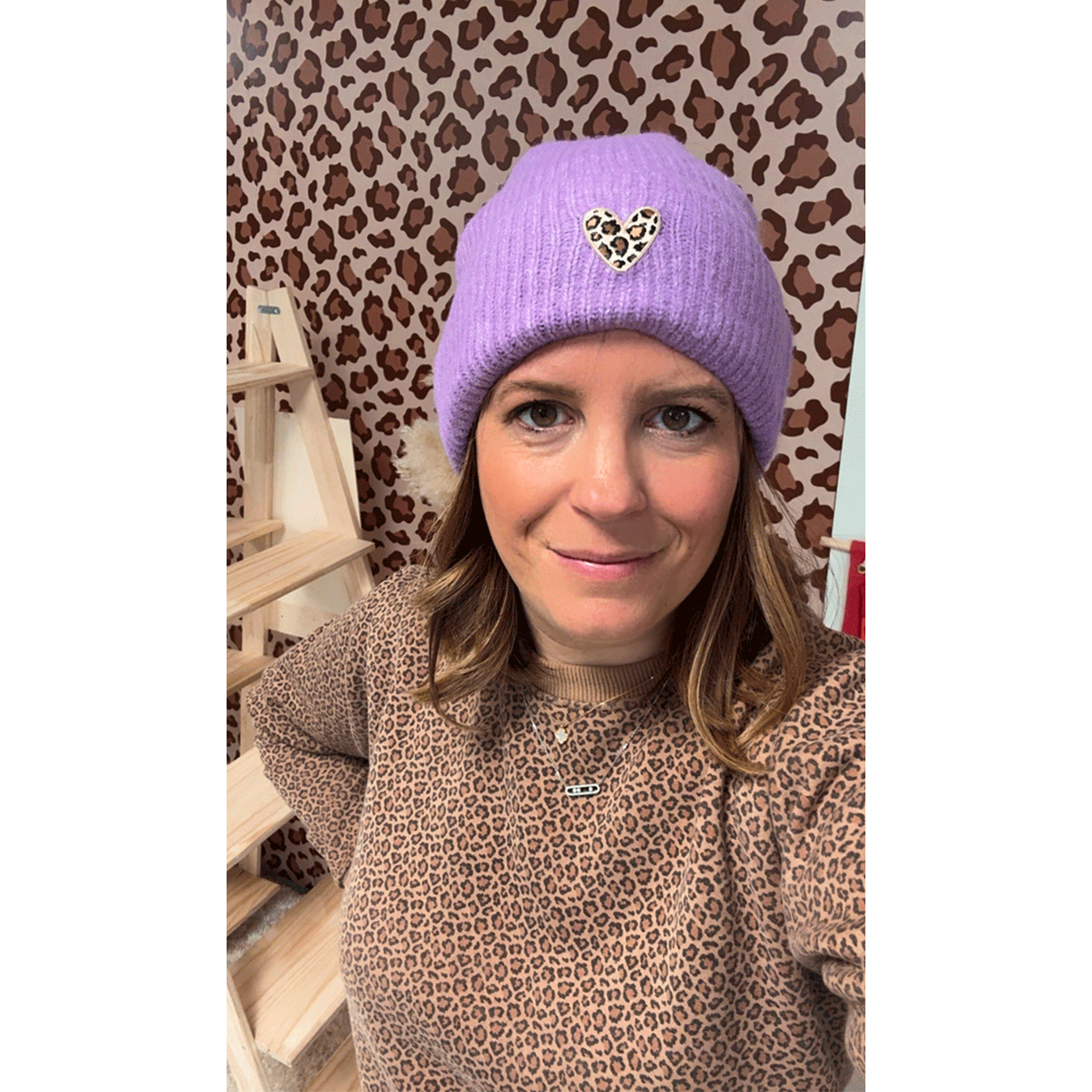 bonnet-mauve-coeur-brode-leopard-2