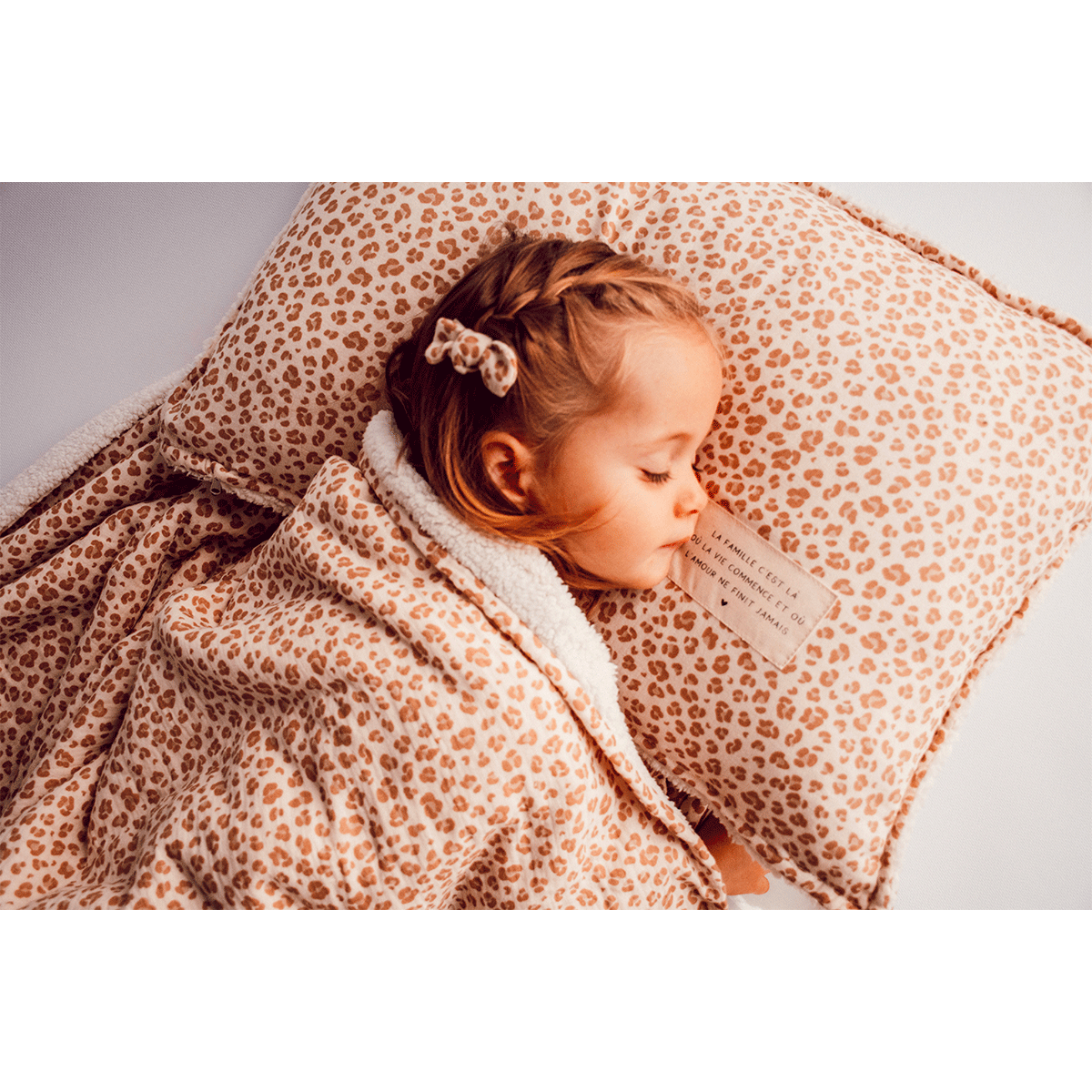 coussin-la-famille-moumoute-leopard-3