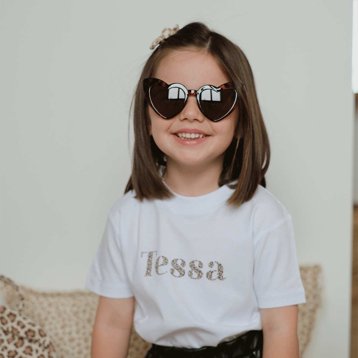 lunettes-de-soleil-coeur-léopard-enfant-1