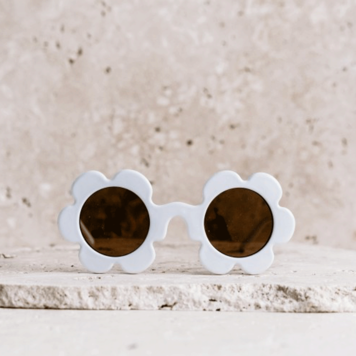 lunettes-de-soleil-fleur-marshmallow-enfant