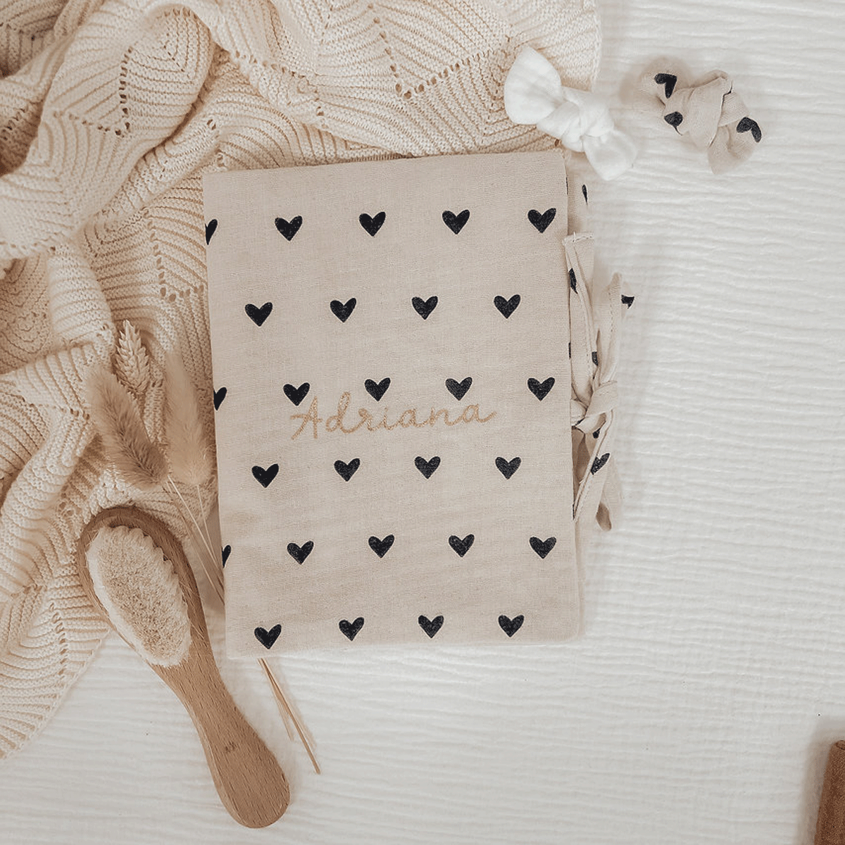 porte-barrettes-tendresse-gaze-petits-coeurs-noirs-3