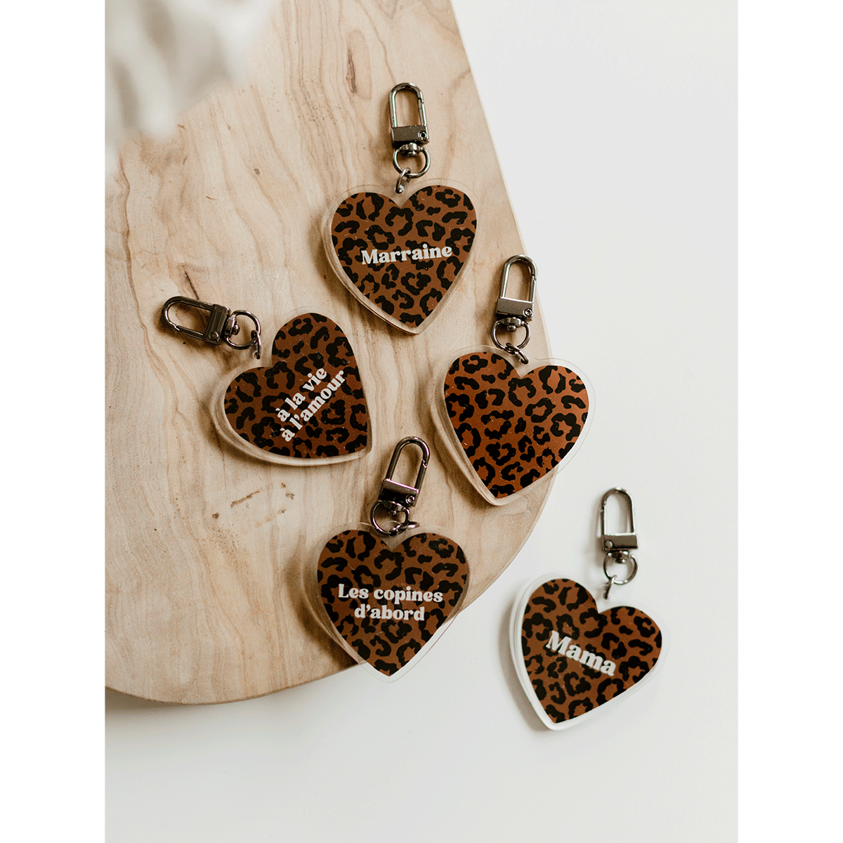porte-cle-leopard-marron-fonce-coeur-2