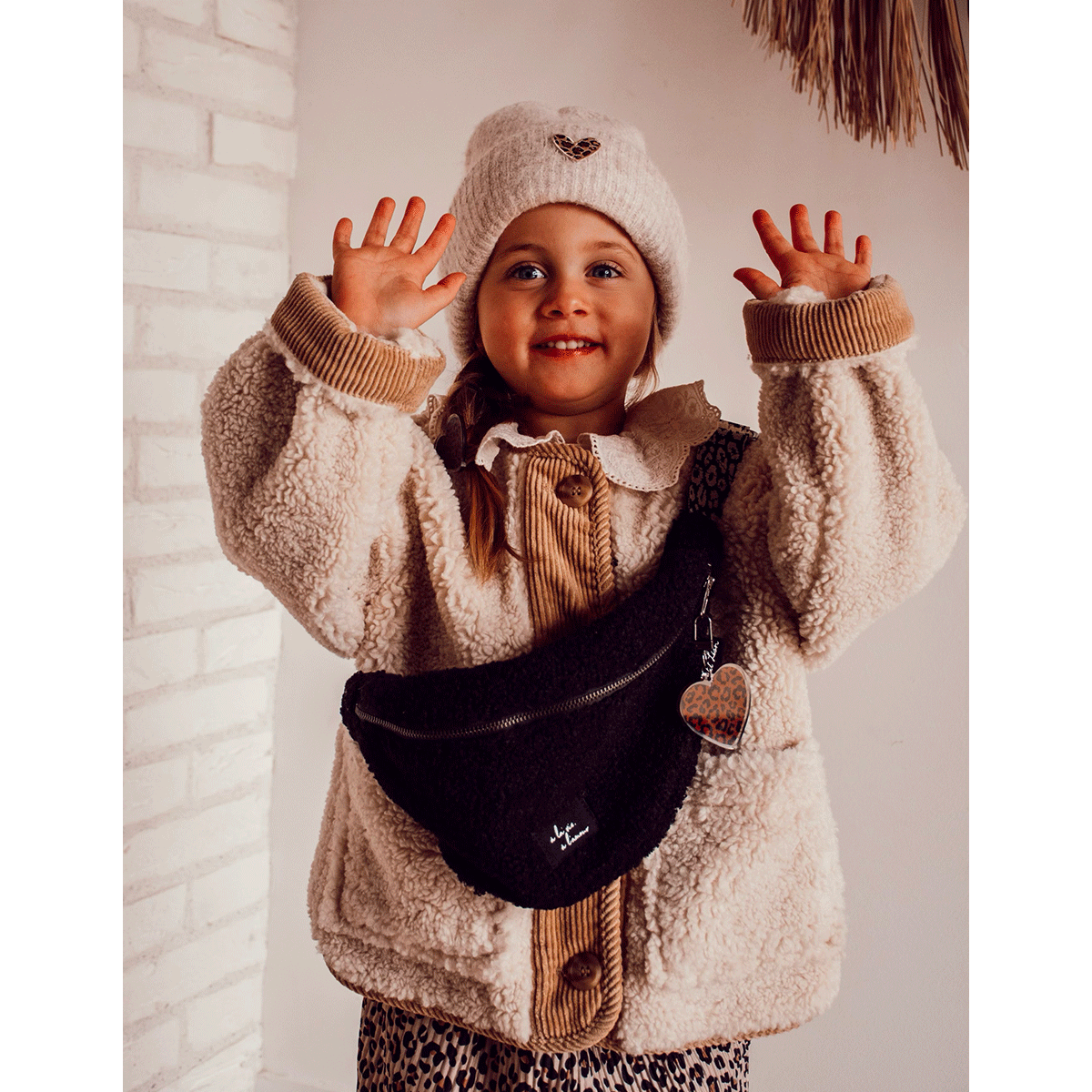 porte-cle-leopard-marron-fonce-coeur-3