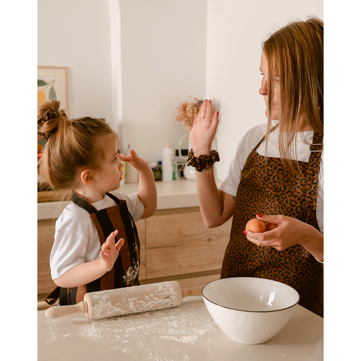 tablier-adulte-leopard-marron-fonce-3