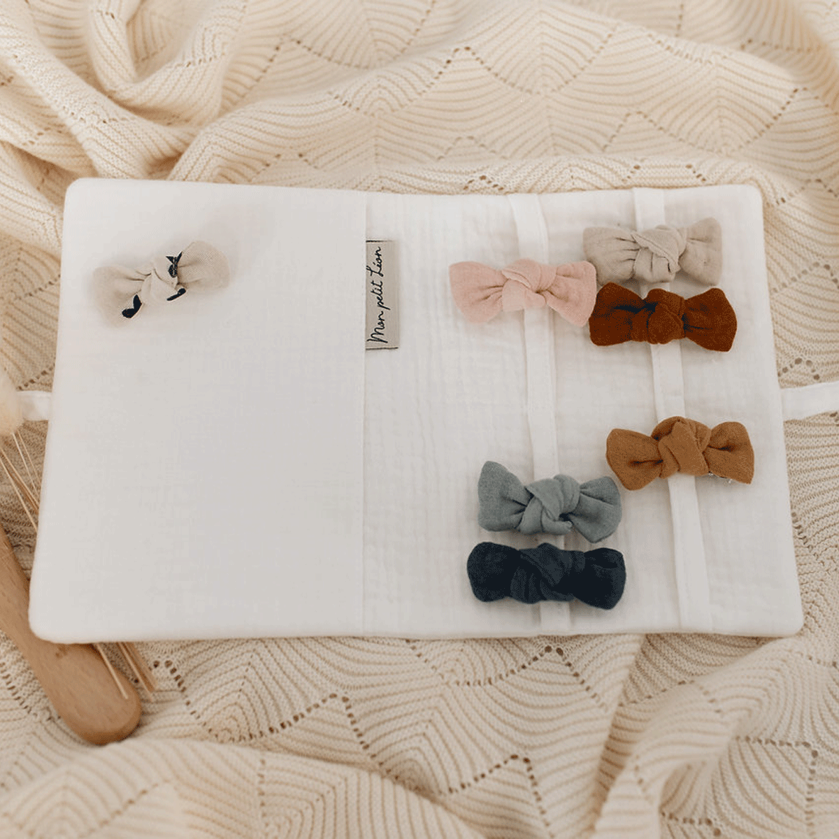 barrette-gaze-petits-coeurs-noirs-2