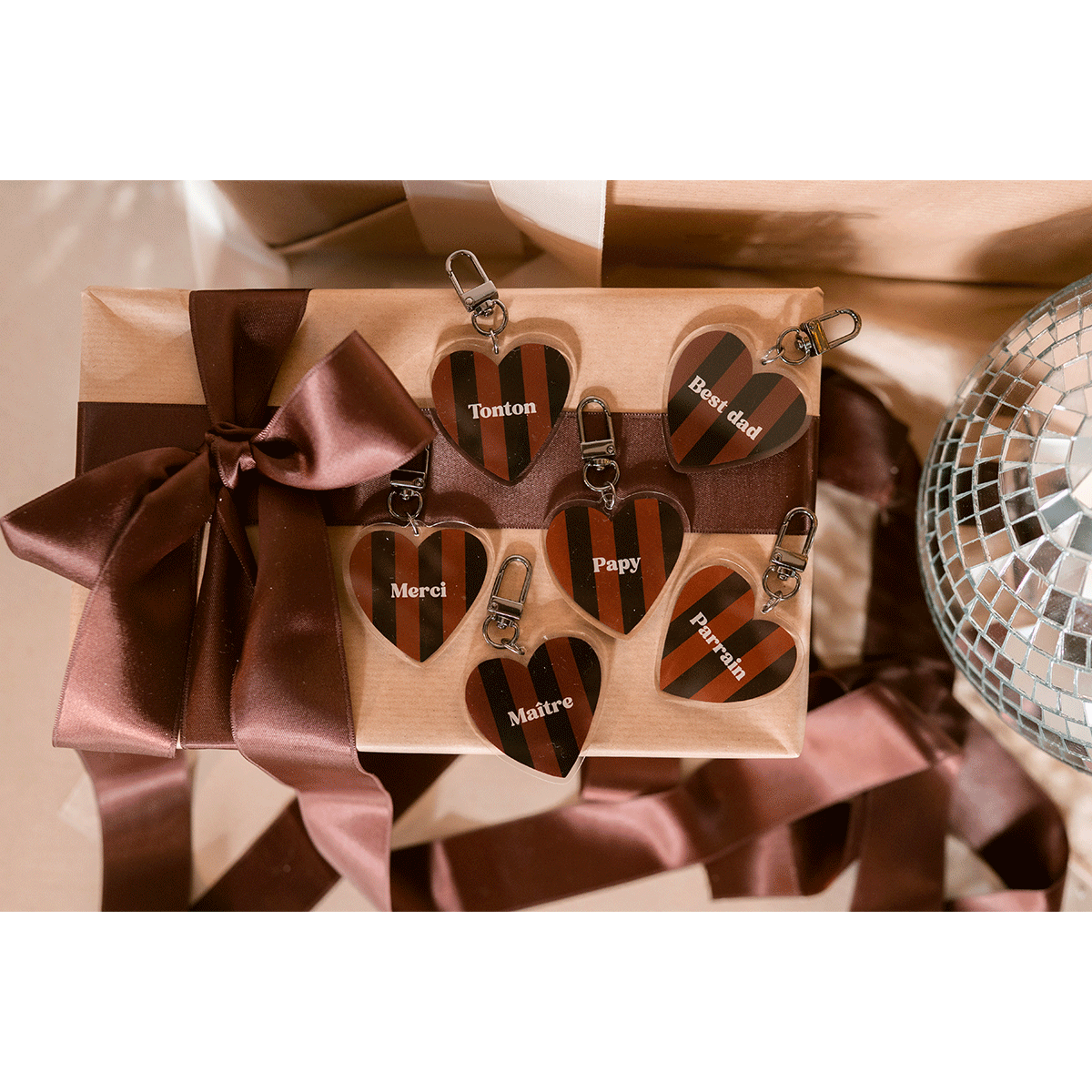 porte-cles-rayures-marron-noir