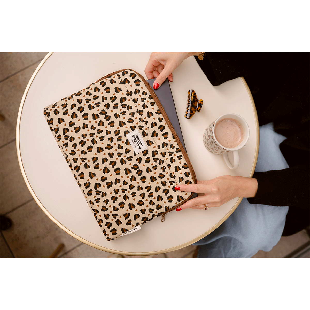 pochette-ordinateur-leopard-coeur-2